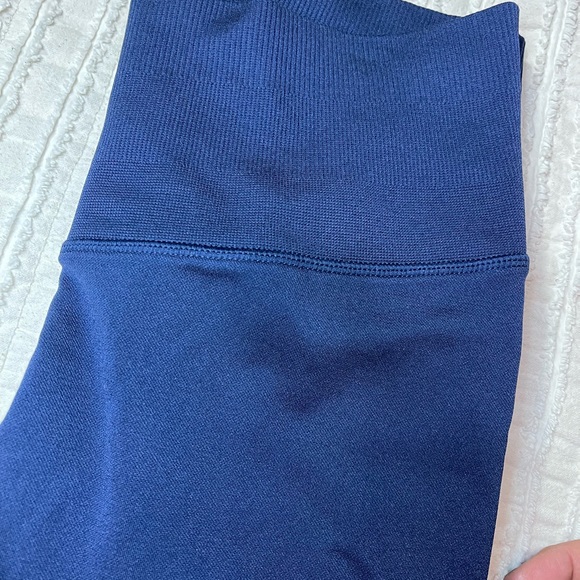 Victoria secret sport Capri leggings with slits in medium - Picture 11 of 15